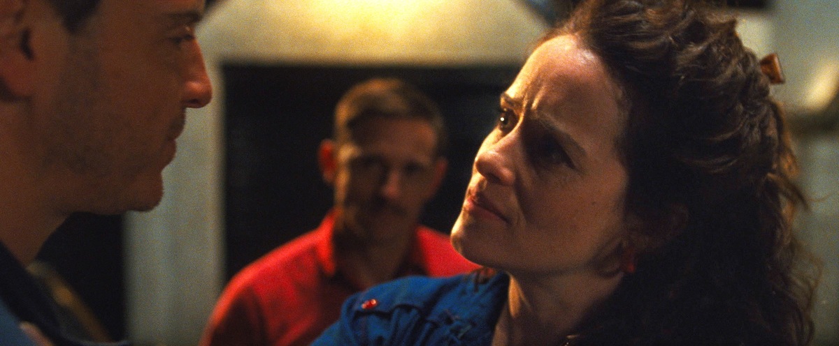 Άγνωστοι μεταξύ μας