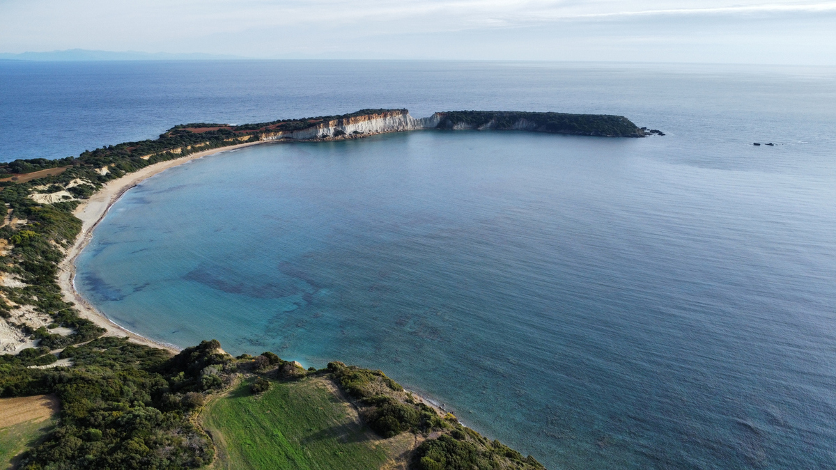 Τώρα είναι η στιγμή να κλείσεις καλοκαιρινές διακοπές σε νησί: Μάθε σε ποιο