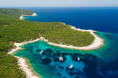 5 προσιτά νησιά για να κλείσεις έγκαιρα τις καλοκαιρινές διακοπές σου