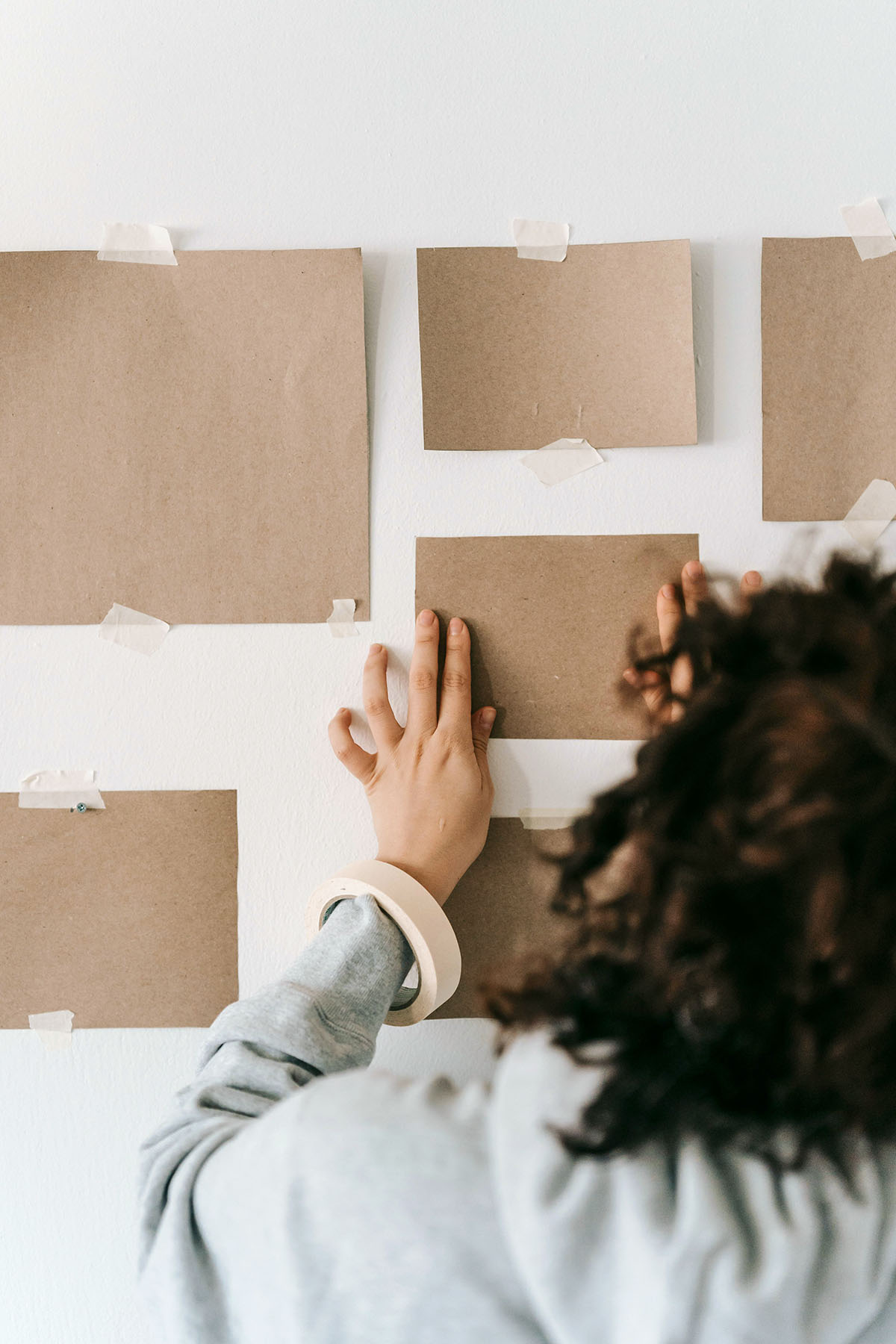 κάδρα στους τοίχους