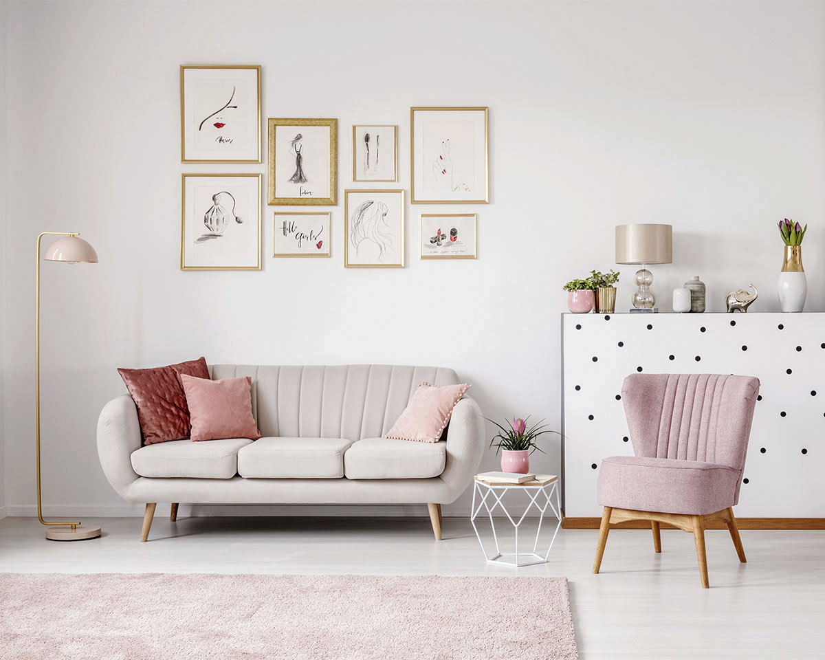 κάδρα στους τοίχους