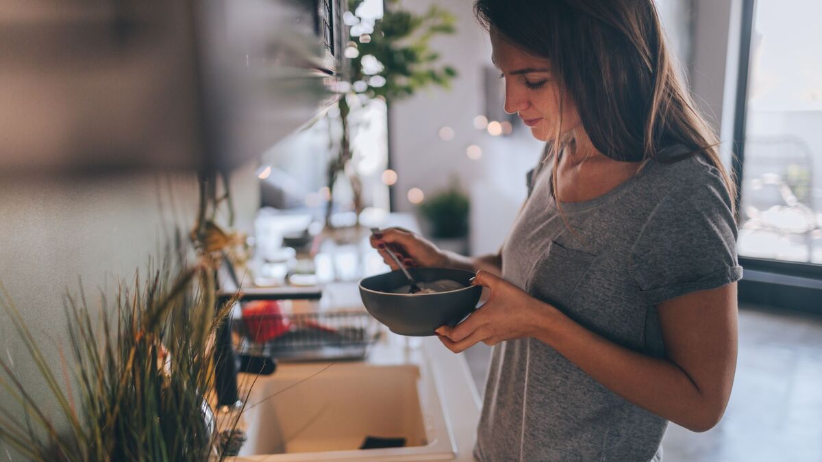 Ποια είναι η ιδανική ώρα για να τρως μεσημεριανό