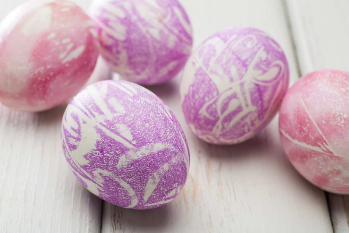 5 απίθανες τεχνικές για να βάψεις τα πασχαλινά αβγά σου
