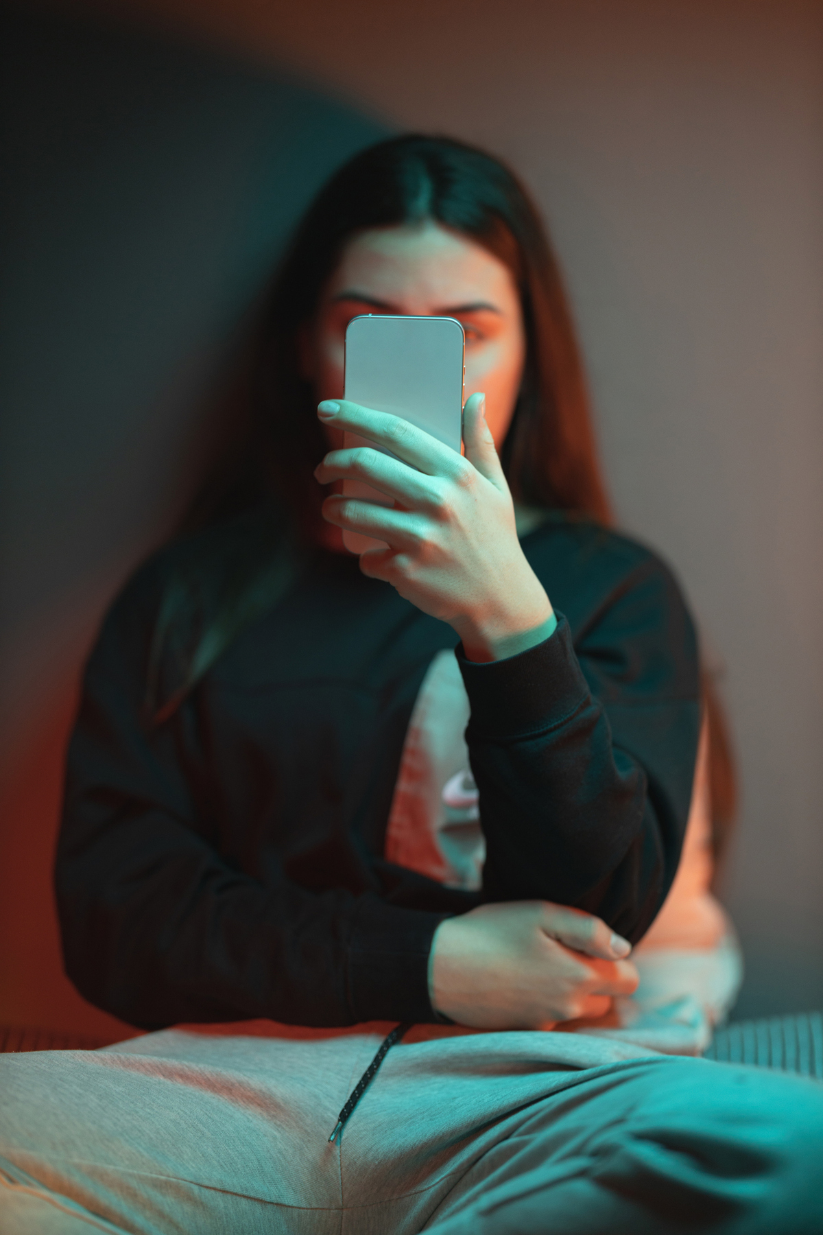 Τι προκαλεί εθισμό των εφήβων στα smartphones;