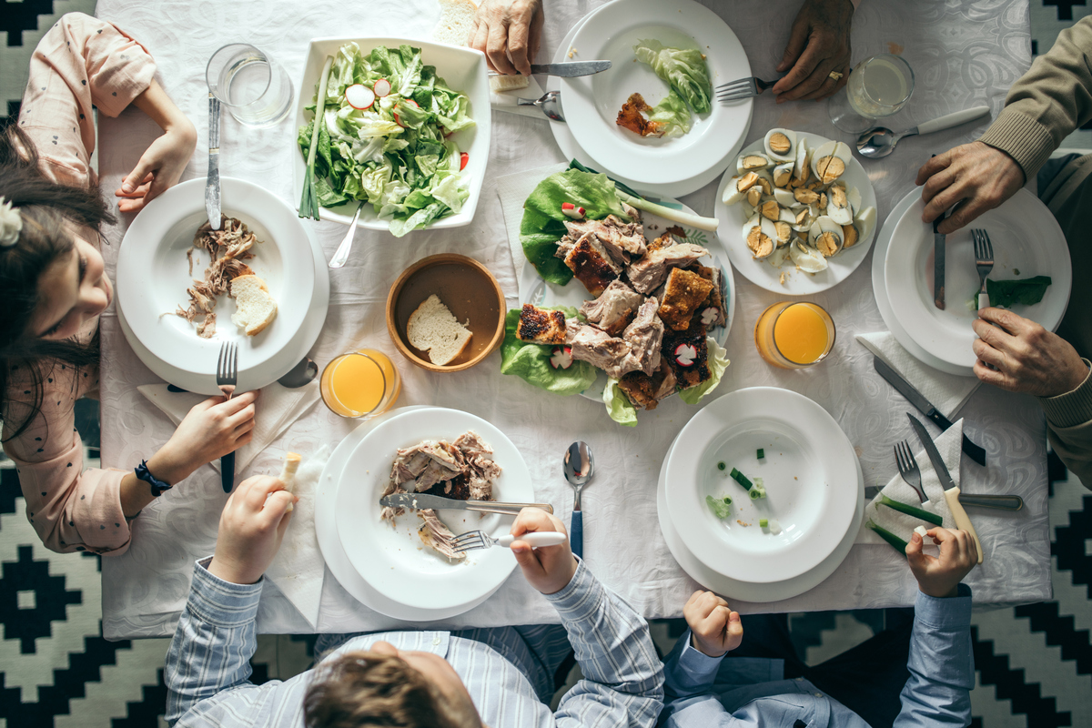 Δίαιτα, νηστεία και πασχαλινά τραπέζια: Τι να προτιμάς και τι να αποφεύγεις