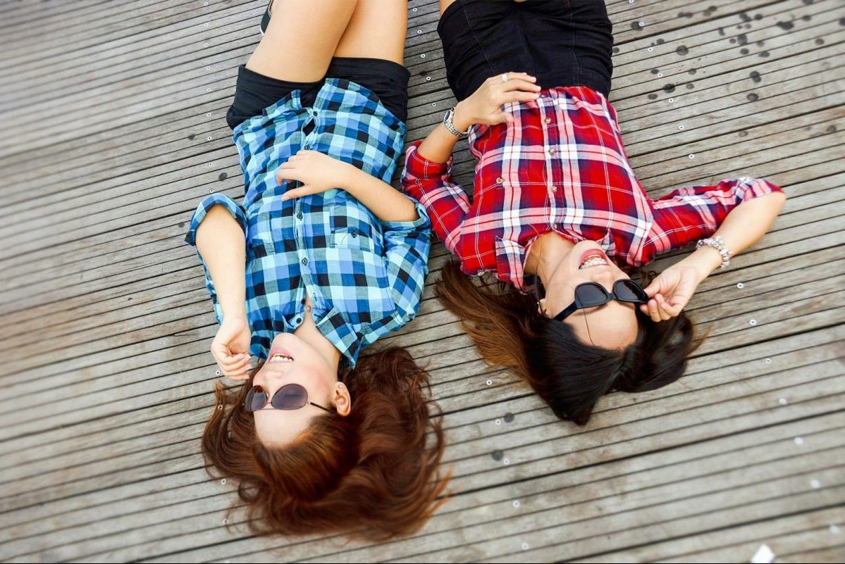 Τι είναι η «θεωρία των 7 φίλων» που έχει γίνει viral στο TikTok;