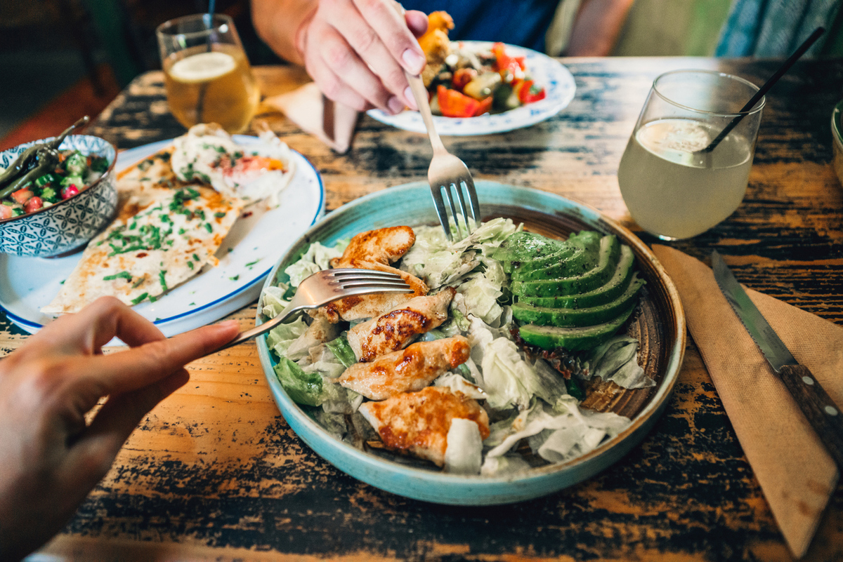 Πώς να κάνεις ένα φαγητό πιο νόστιμο με τη βοήθεια της ψυχολογίας