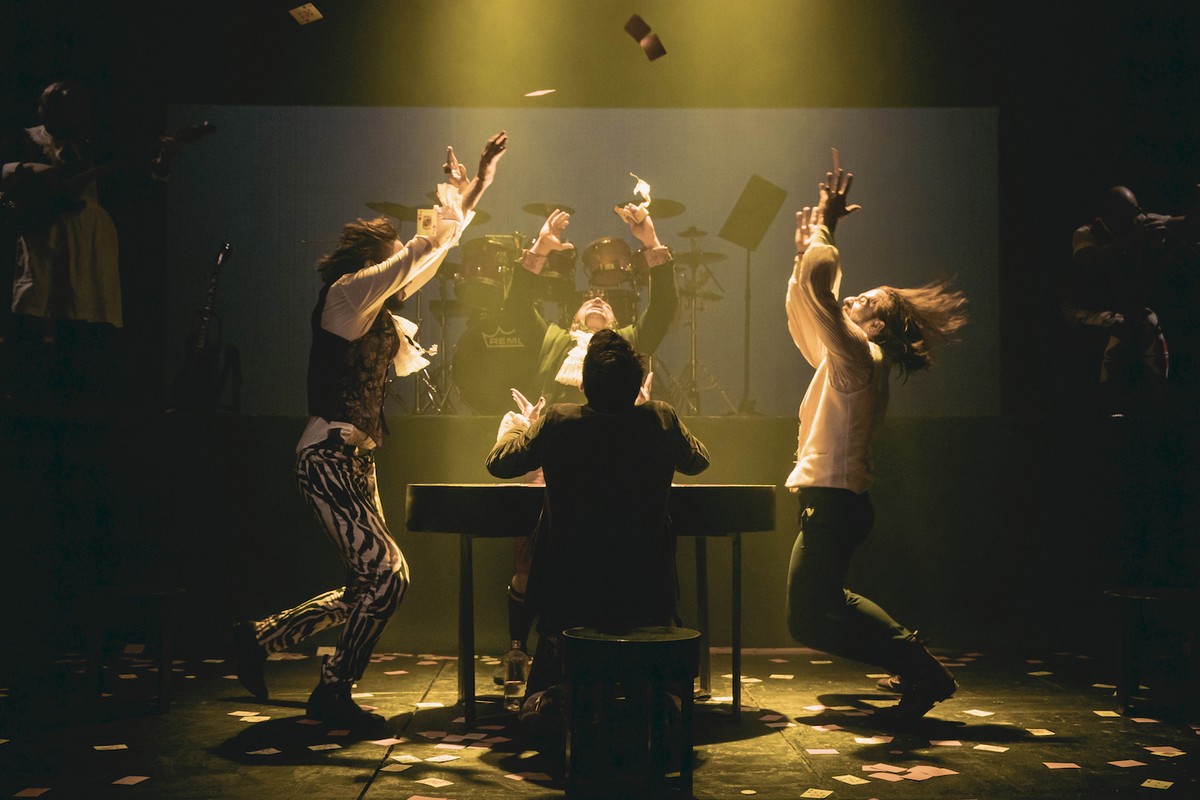 θεατρική παράσταση