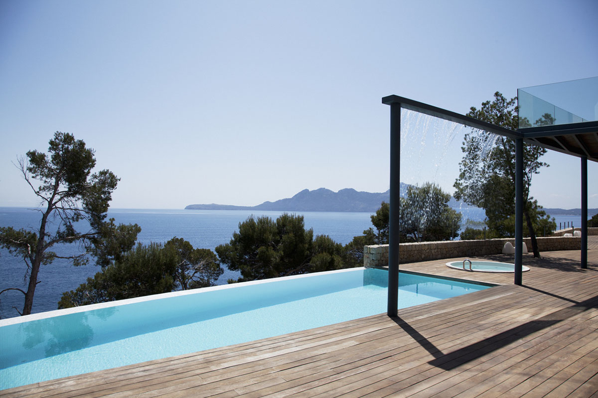 Τα 6 οφέλη που έχει μια πισίνα με θαλασσινό νερό