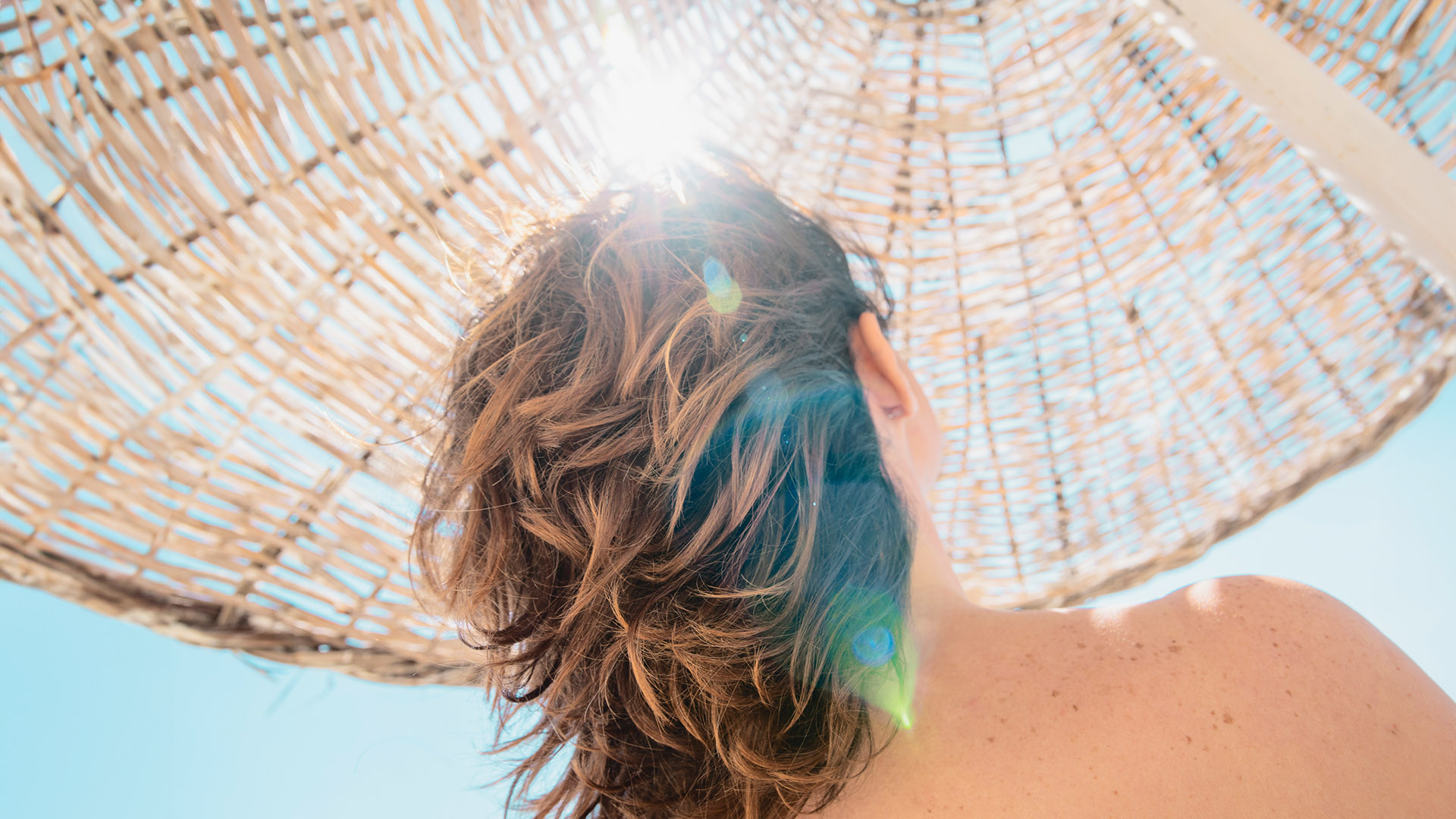 αυτό το trick θα σώσει τα μαλλιά σου από τον ήλιο και το αλάτι