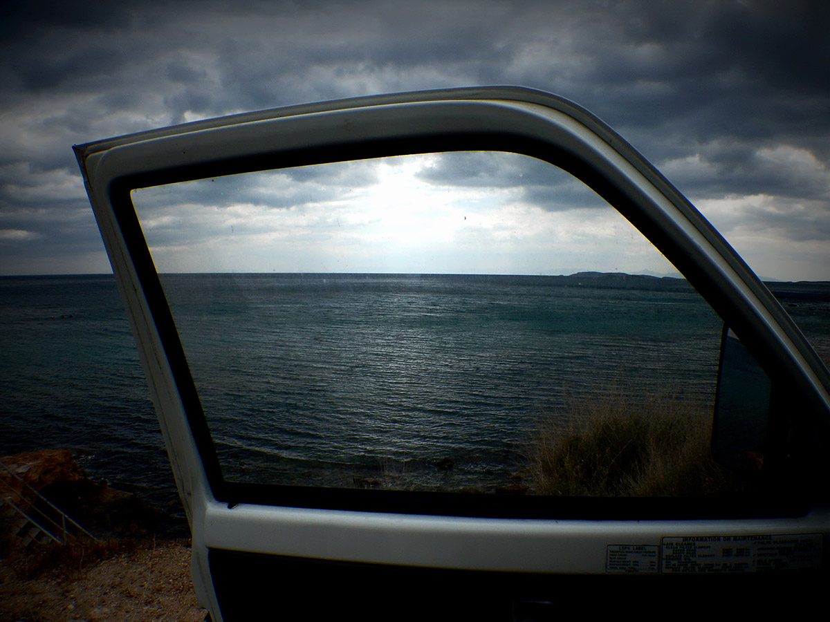 Γιατί πρέπει να βγεις αμέσως από τη θάλασσα όταν πλησιάζει βροχή