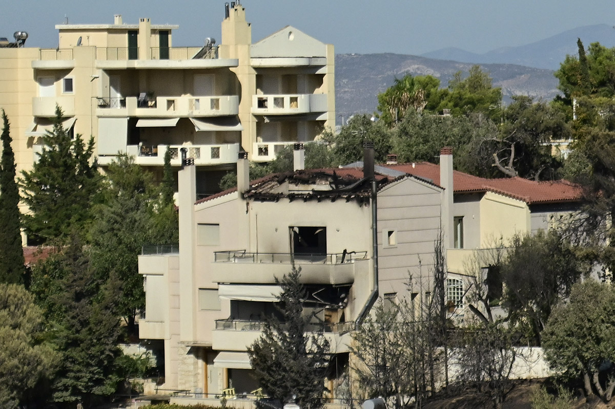 Πώς να καθαρίσεις το σπίτι από τις στάχτες της πυρκαγιάς