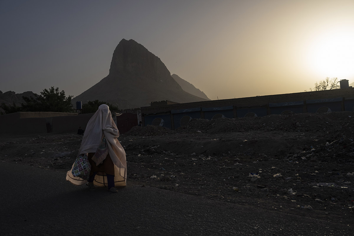 Οι γυναίκες στο Αφγανιστάν δεν δικαιούνται πλέον να έχουν φωνή