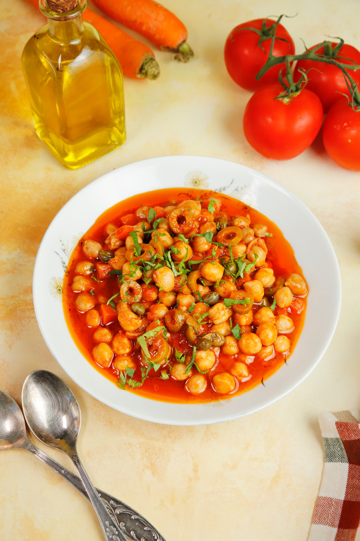 Απίθανα ρεβίθια με πικάντικη σάλτσα και μεσογειακά αρώματα