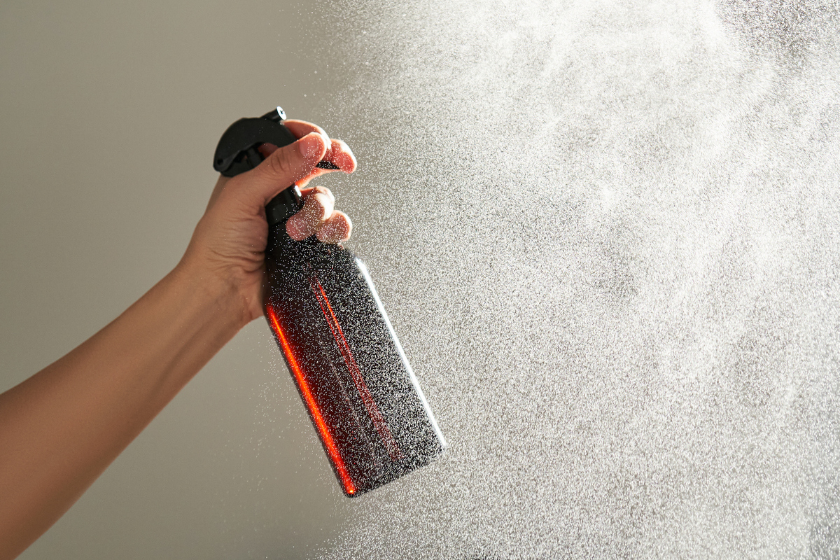 Φτιάξε ένα αρωματικό σπρέι (με βότκα!) για τα σεντόνια σου