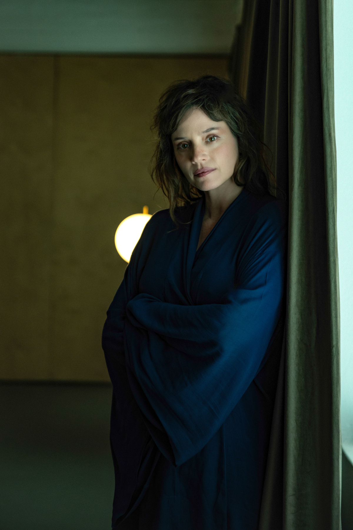 Έφη Μπίρμπα: «Μήπως η μεγάλη στροφή στο θέατρο δείχνει την ανάγκη προς μία διακοπή της σχέσης μας με την πραγματικότητα;»