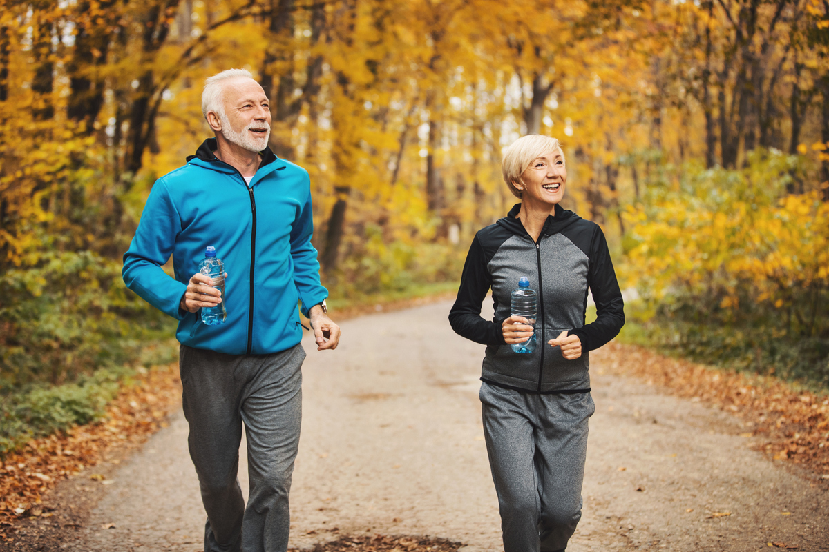 Δύο διατροφολόγοι εξηγούν πώς θα χτίσεις μυϊκή μάζα μετά τα 50