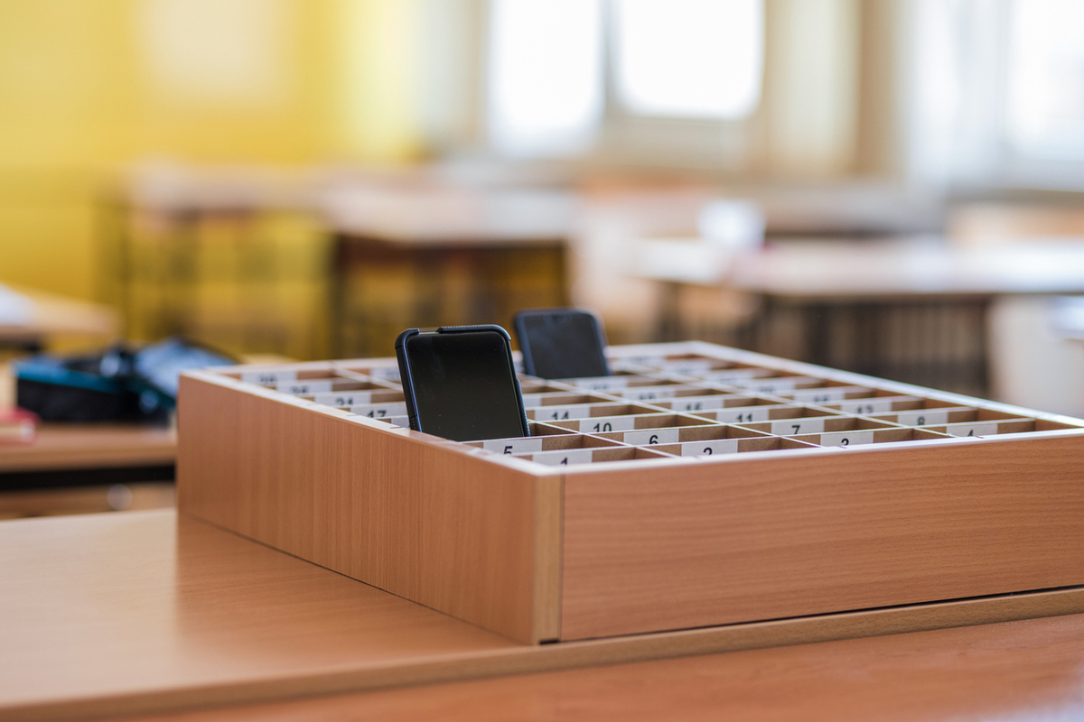 Επηρεάζει η απαγόρευση των κινητών την ψυχική υγεία των μαθητών;