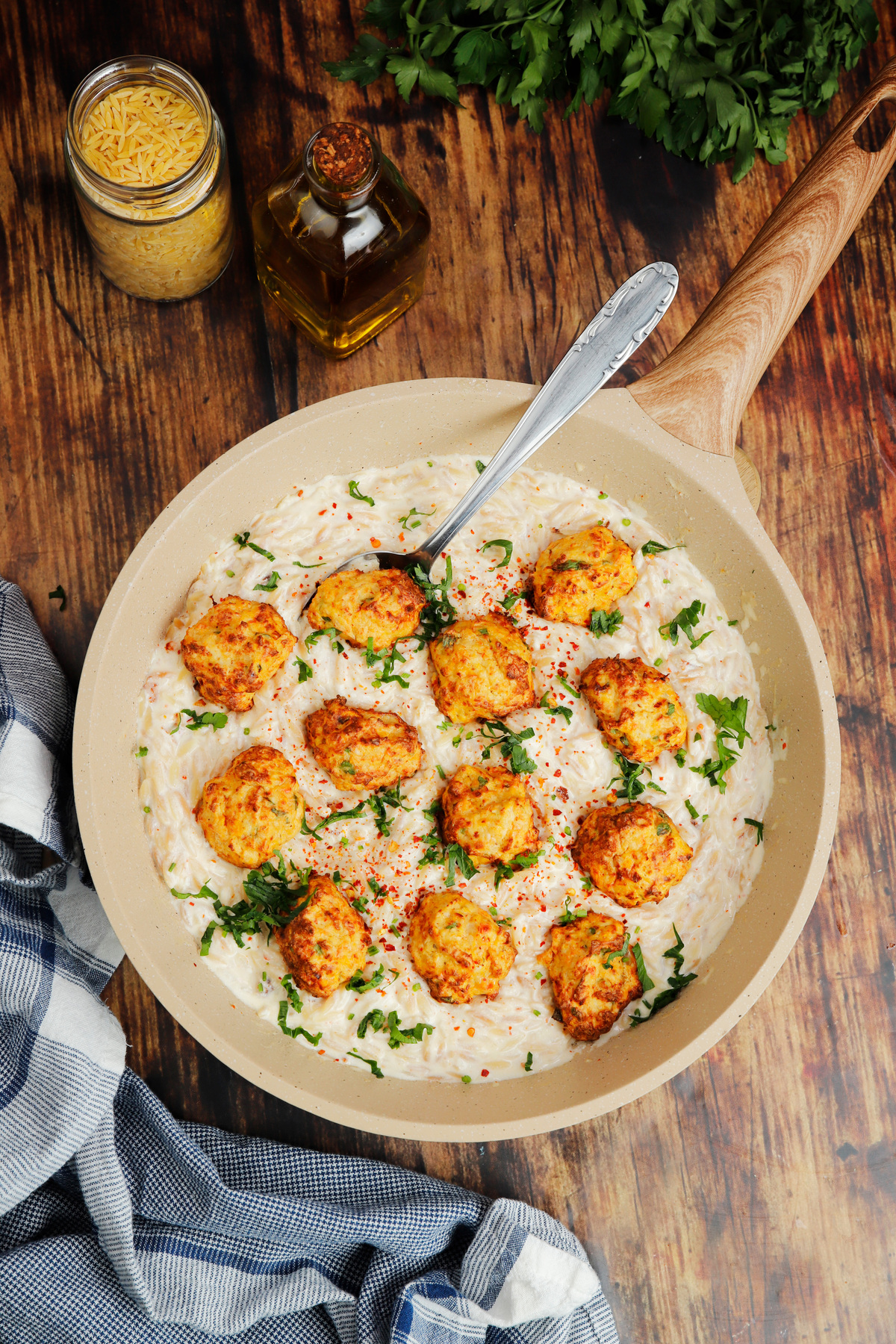 κεφτεδάκια κοτόπουλο στο air fryer με κριθαρότο