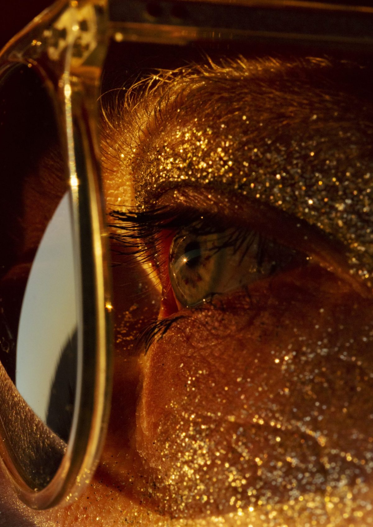 «Power Love»: Μια έκθεση φωτογραφίας αμφισβητεί τα παραδοσιακά πρότυπα ομορφιάς και φύλου