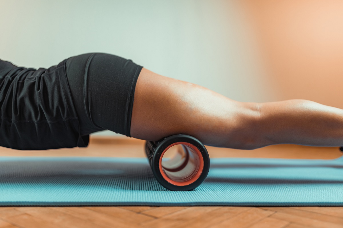 8 μαγικές κινήσεις του foam roller που θα ανακουφίσουν το σώμα σου