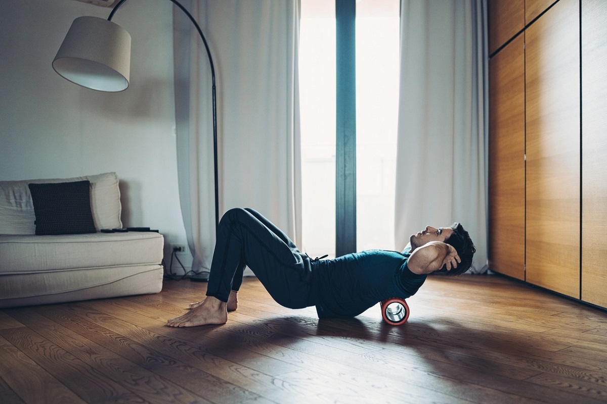 8 μαγικές κινήσεις του foam roller που θα ανακουφίσουν το σώμα σου