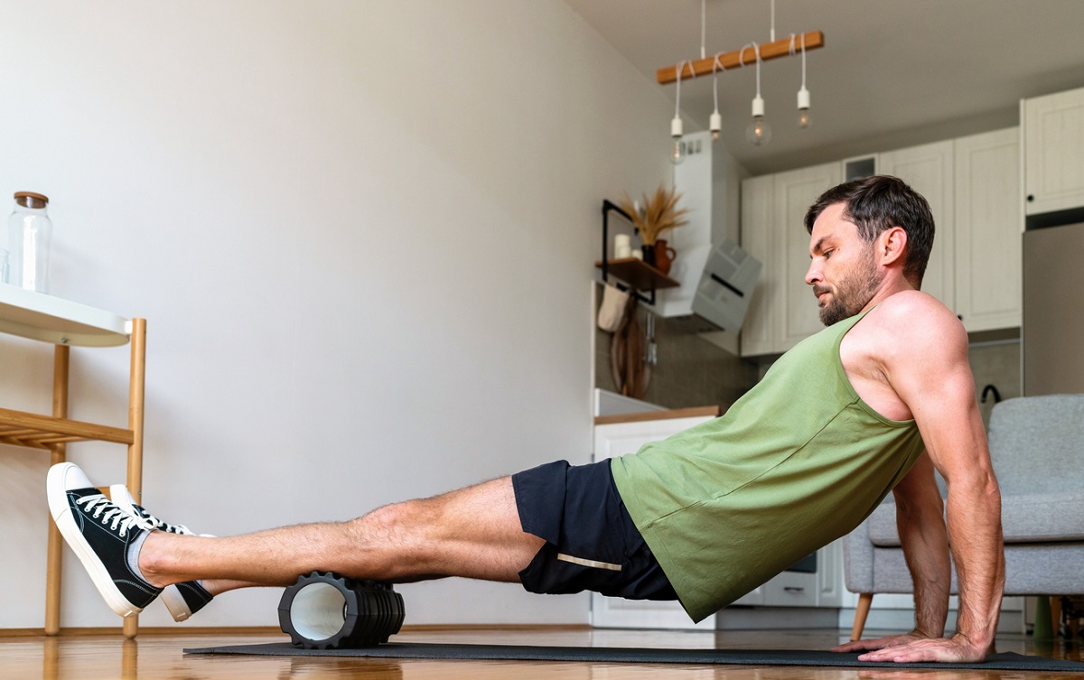 8 μαγικές κινήσεις του foam roller που θα ανακουφίσουν το σώμα σου