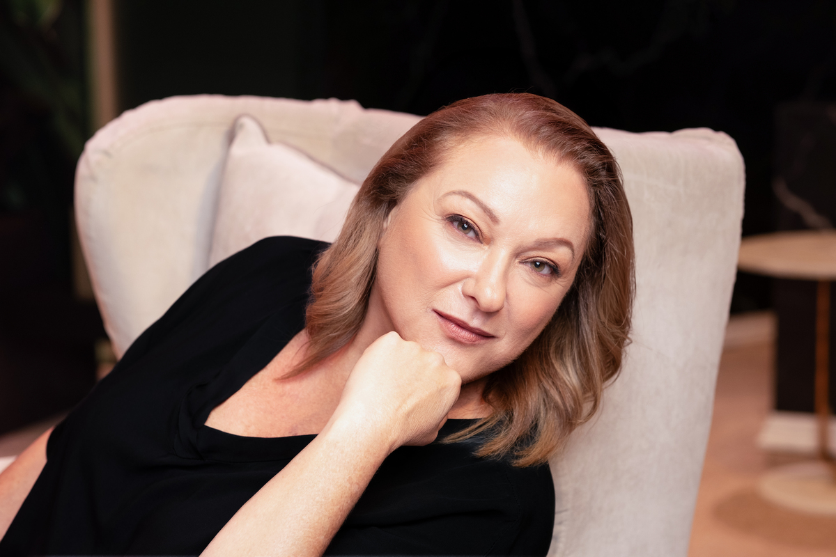 Ρένια Λουιζίδου: «Βρίσκω πιο εύκολο τον δρόμο της συμφιλίωσης με την εικόνα μου»