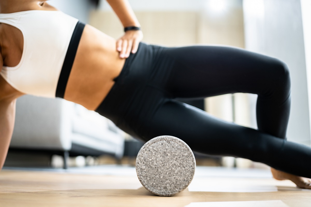 8 μαγικές κινήσεις του foam roller που θα ανακουφίσουν το σώμα σου