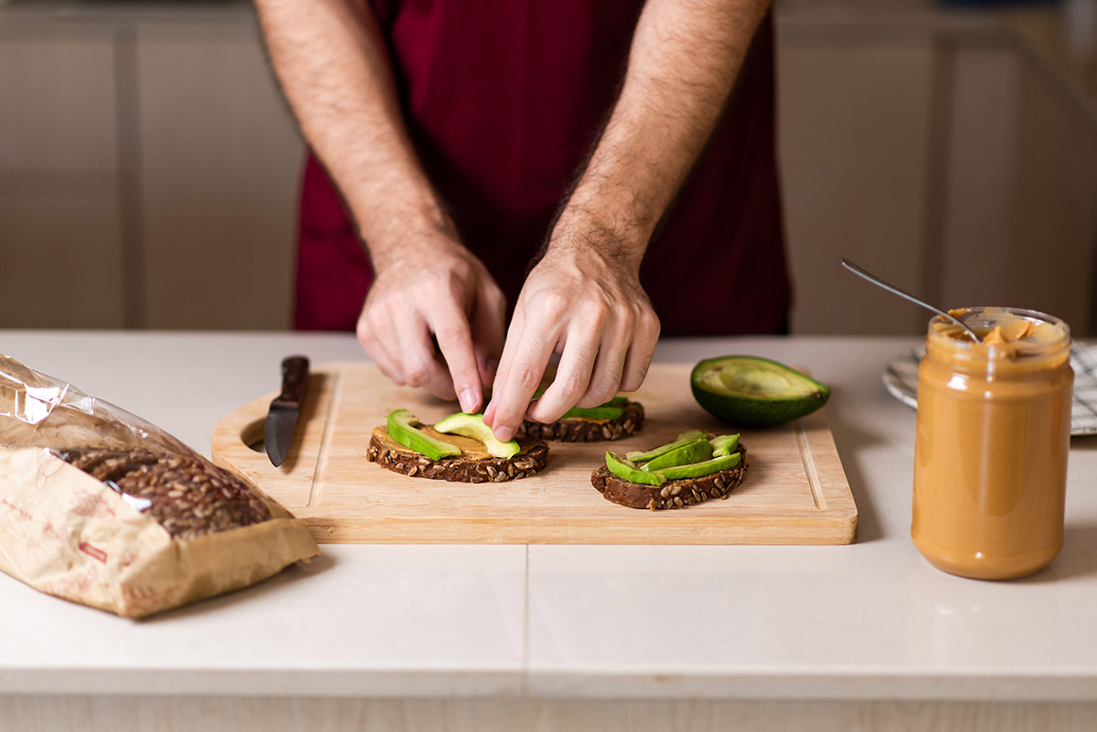 Έφαγες ατέλειωτα γλυκά; Τι να κάνεις την επομένη για να «καθαρίσει» το σώμα