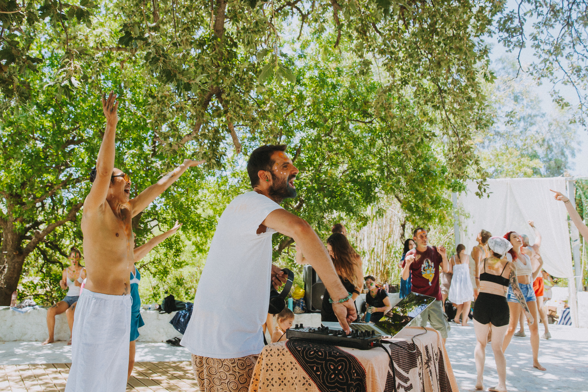 Πήγα για ecstatic dance και γνώρισα τους πιο χαρούμενους ανθρώπους