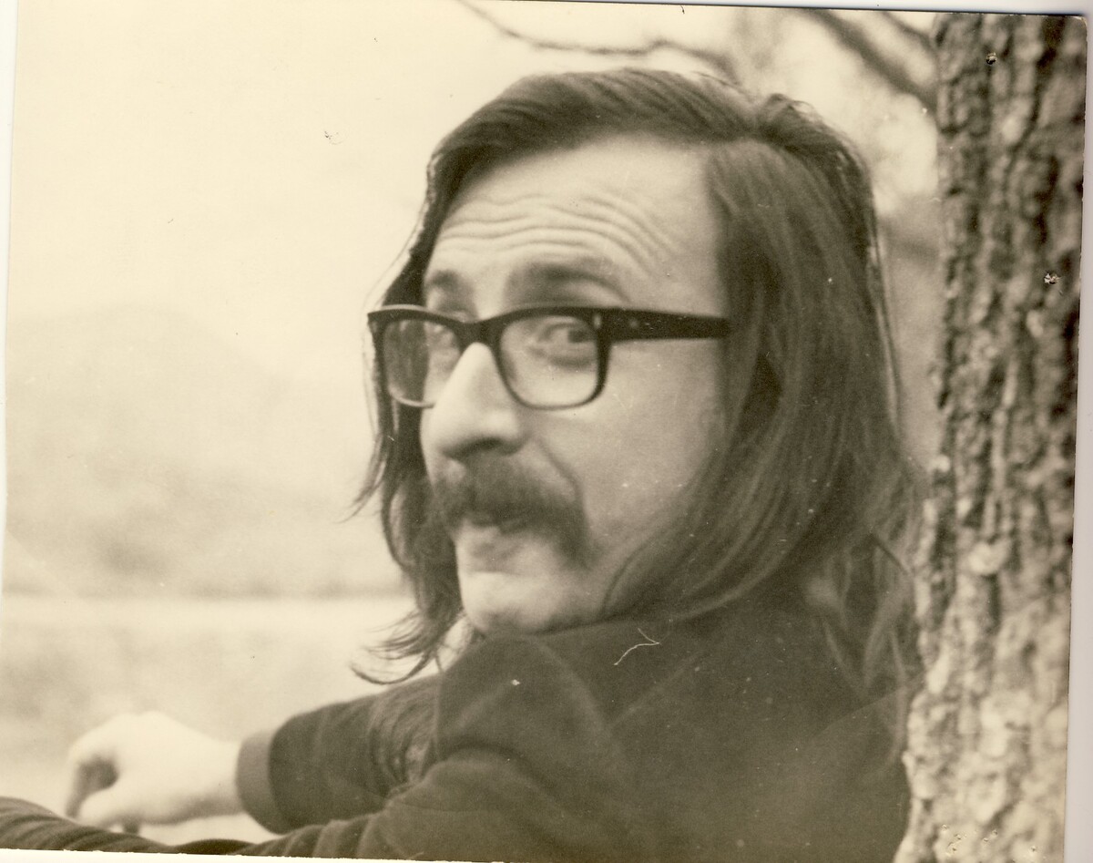 Ο Διονύσης Σαββόπουλος έγινε 80 ετών και το NEWS 24/7 του έκανε δώρο ένα υπέροχο ντοκιμαντέρ