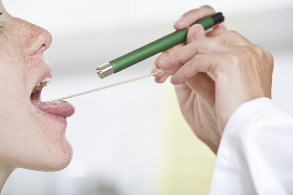 Γιατί ξυπνάω το πρωί με ξηρό και ερεθισμένο λαιμό;