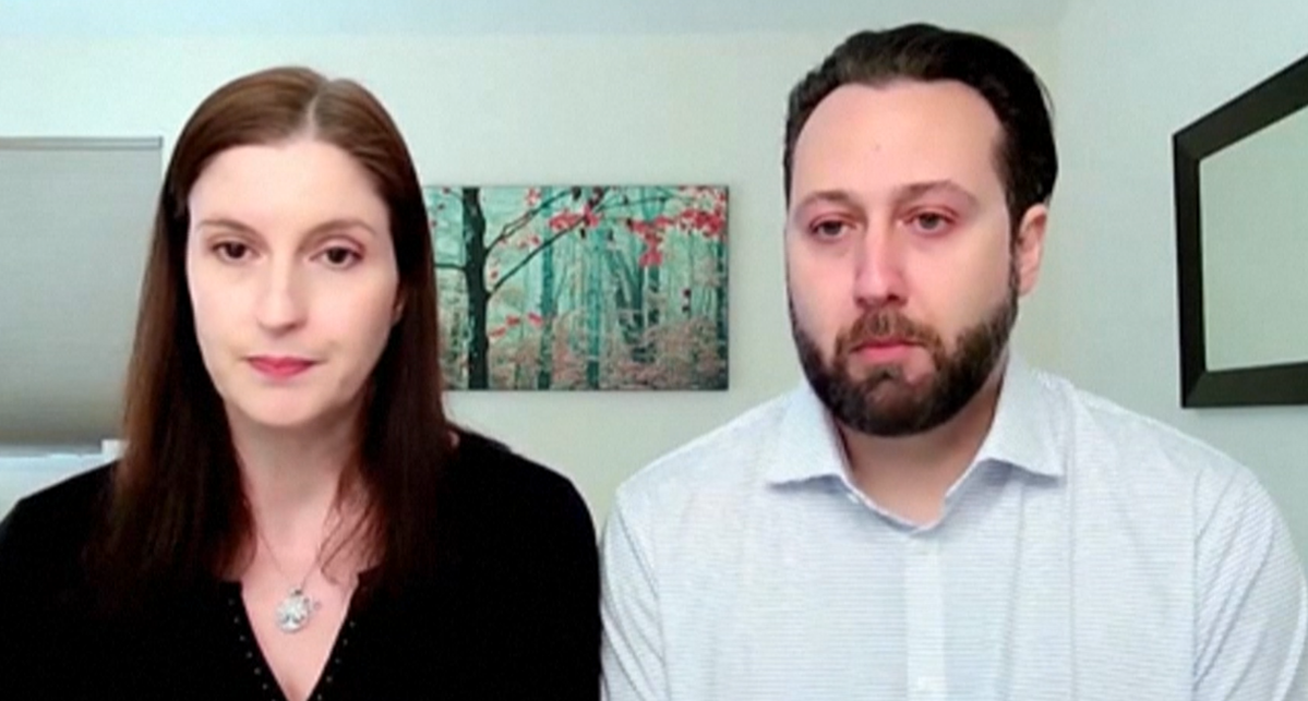 Τι γίνεται όταν ανακαλύπτεις ότι μεγαλώνεις το μωρό μιας άλλης οικογένειας;