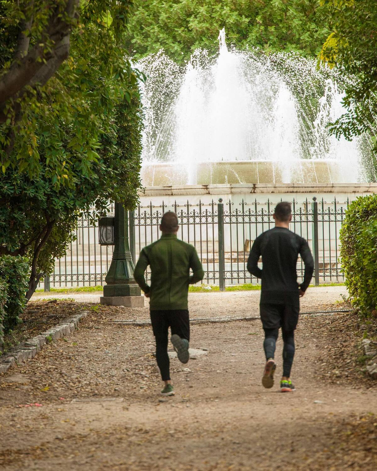 Spinning κάτω από τα αστέρια: Η γυμναστική έξω είναι ο ορισμός της ευεξίας