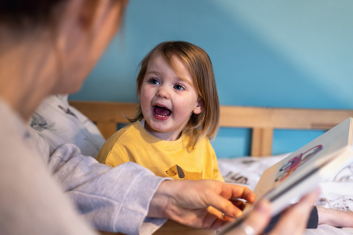 Ανάγνωση παραμυθιών σε παιδιά