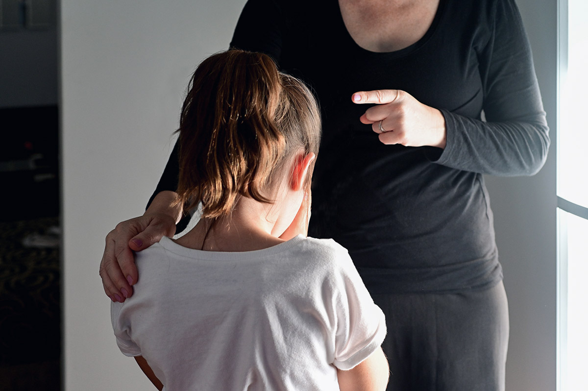 7 φράσεις που μπορούν να πληγώσουν το παιδί σου περισσότερο από όσο φαντάζεσαι