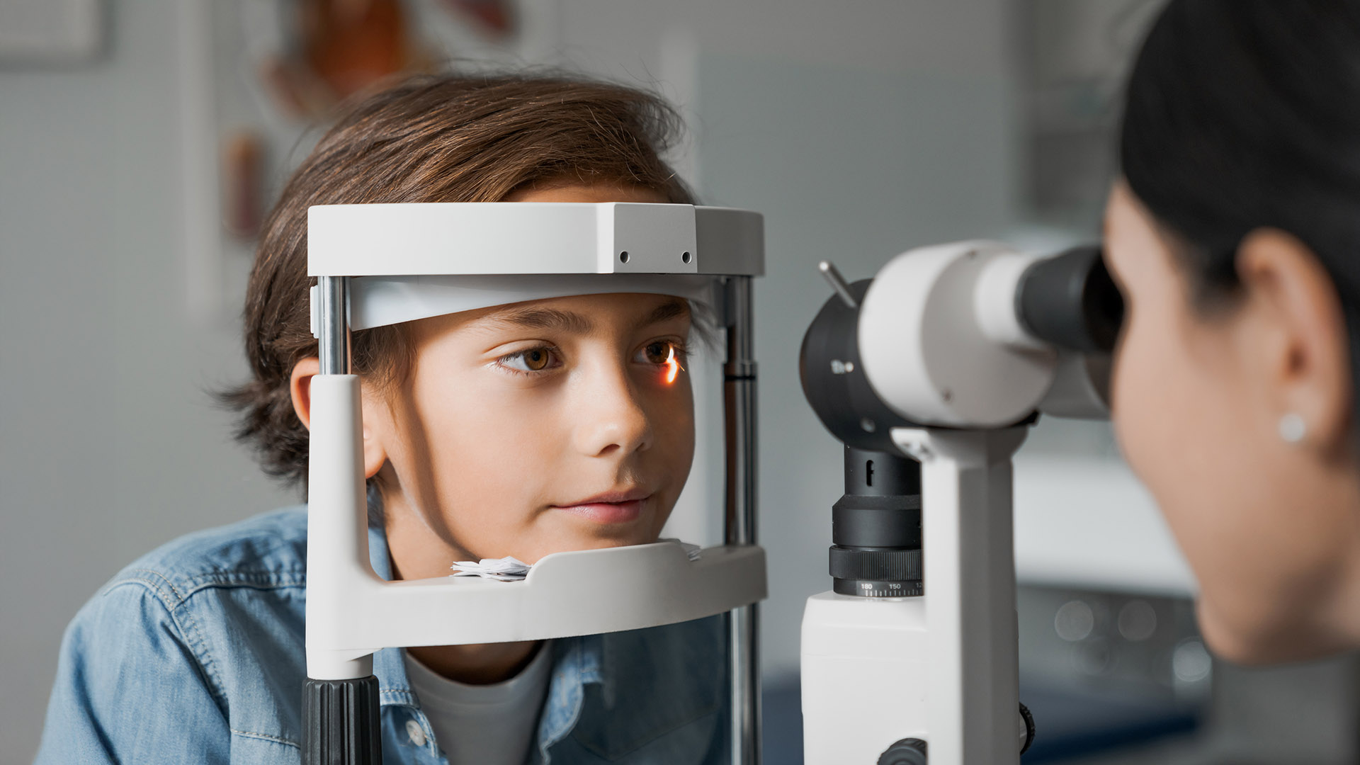 Τι πρέπει να ξέρεις για τον νεανικό καταρράκτη;