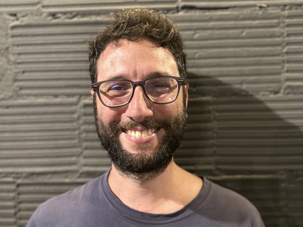 Βρεθήκαμε σε ένα ερασιτεχνικό θεατρικό εργαστήρι και ανακαλύψαμε τη μαγεία του θεάτρου