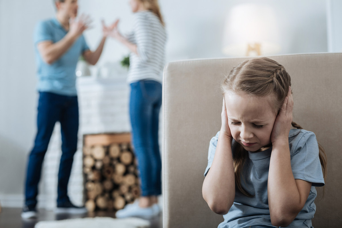 Το παιδί σας άκουσε να τσακώνεστε: Τι γίνεται τώρα