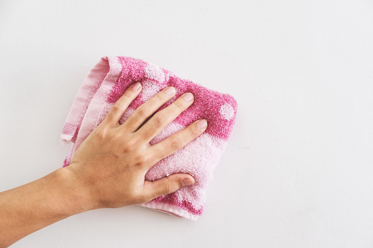 Σκόνη στον τοίχο