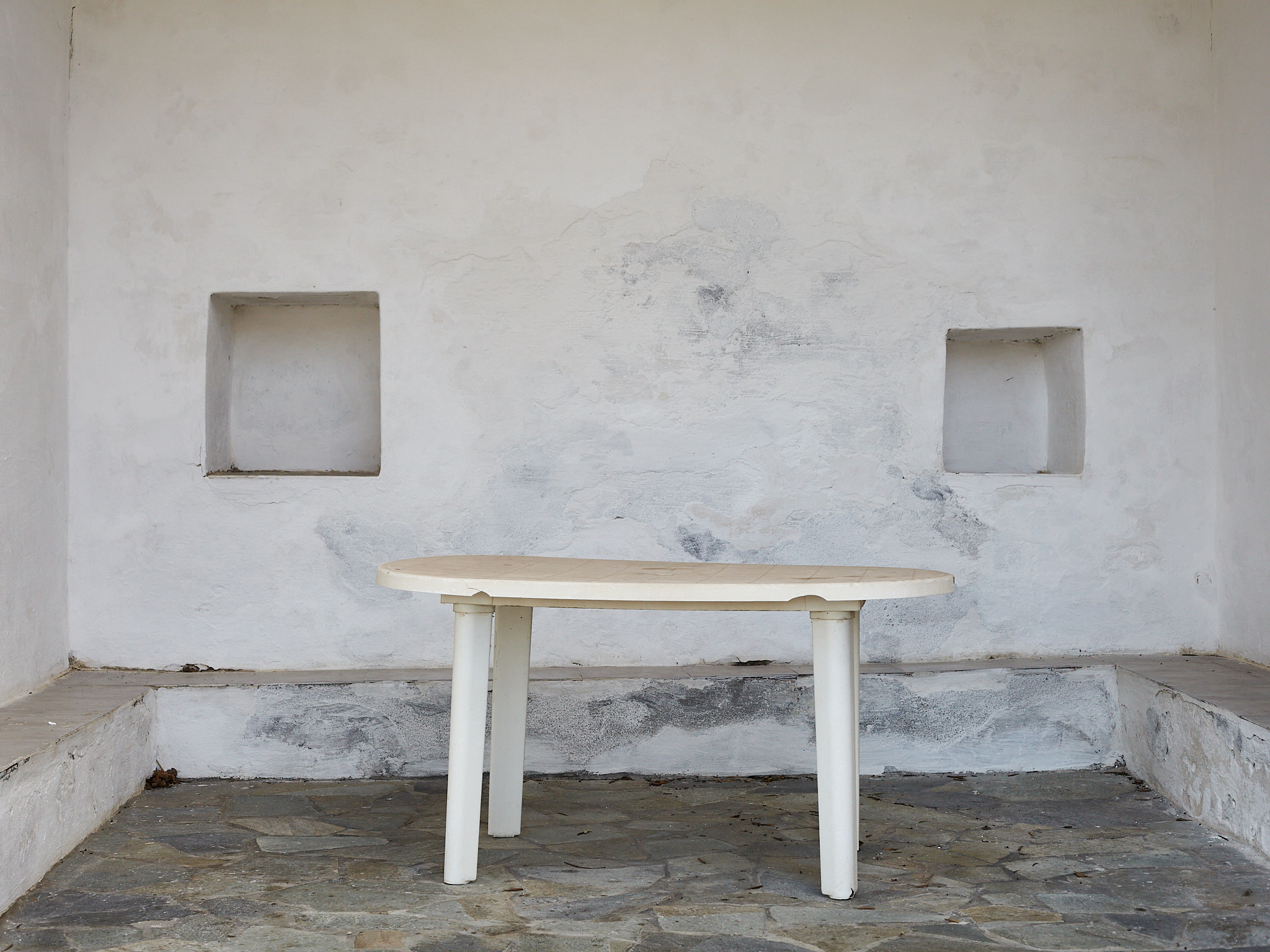 «Color Me Beautiful»: Ένα φωτογραφικό οδοιπορικό στο οικείο όσο και αλλόκοτο της ελληνικής επαρχίας