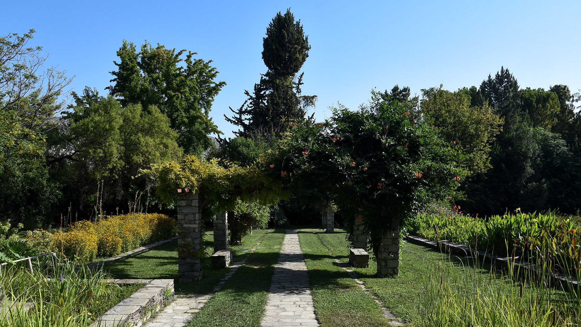 14 γνωστά και άγνωστα πάρκα για να πιάσεις τον Μάη