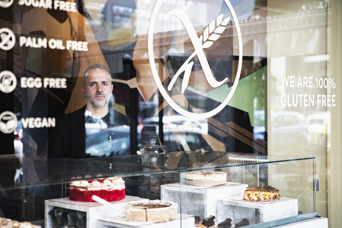 «Έχω κι εγώ κοιλιοκάκη, ξέρω»: Η ιστορία του pastry chef Μαρίνου Κοσμά