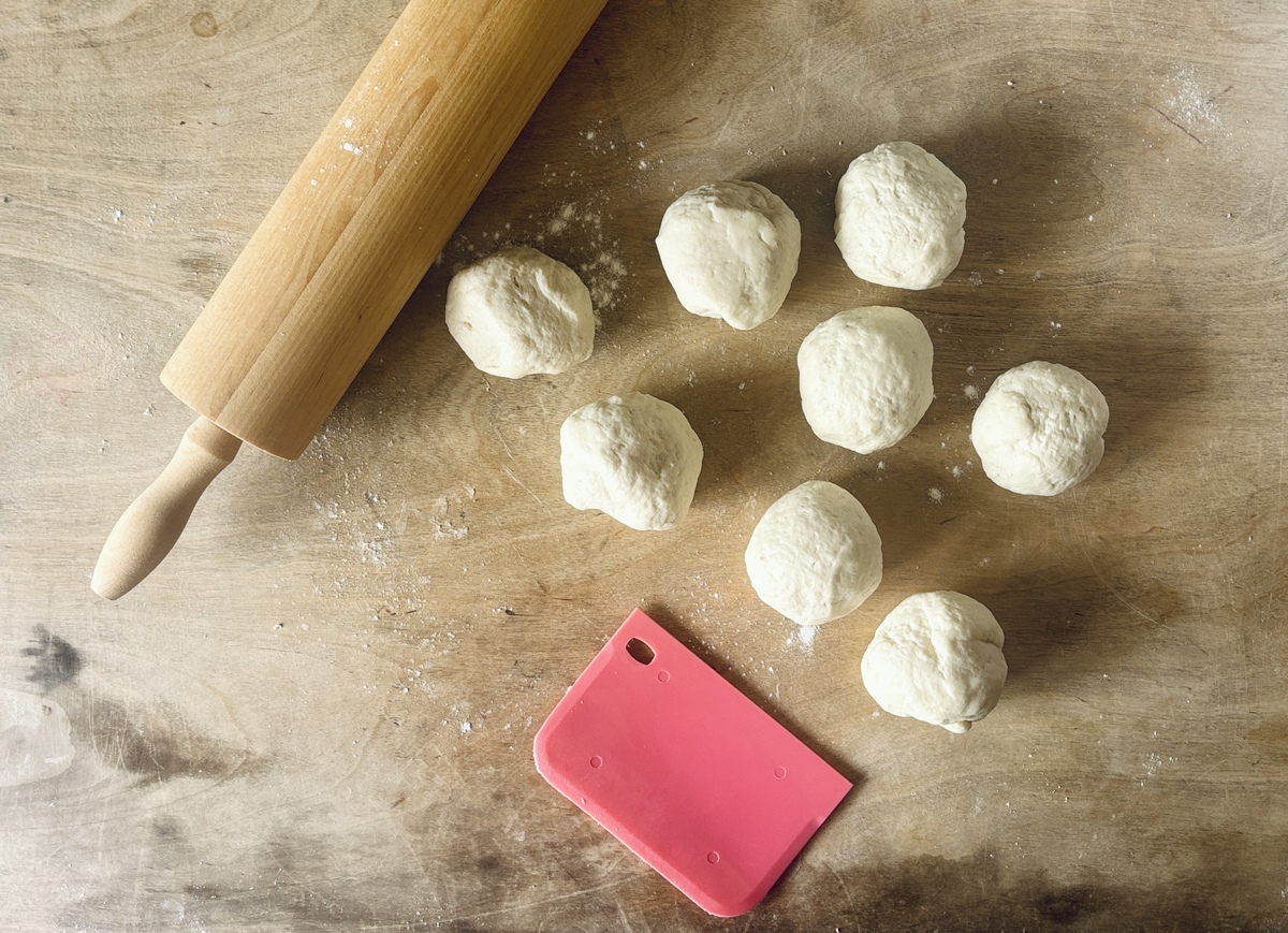 Φτιάξε πανεύκολες σπιτικές πίτες στο τηγάνι – για σουβλάκι, ντιπ ή σάντουιτς