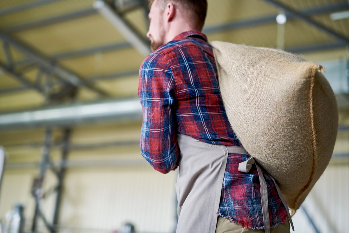 6 συμβουλές για να μη σε πονέσει η μέση σου όσο μεγαλώνεις
