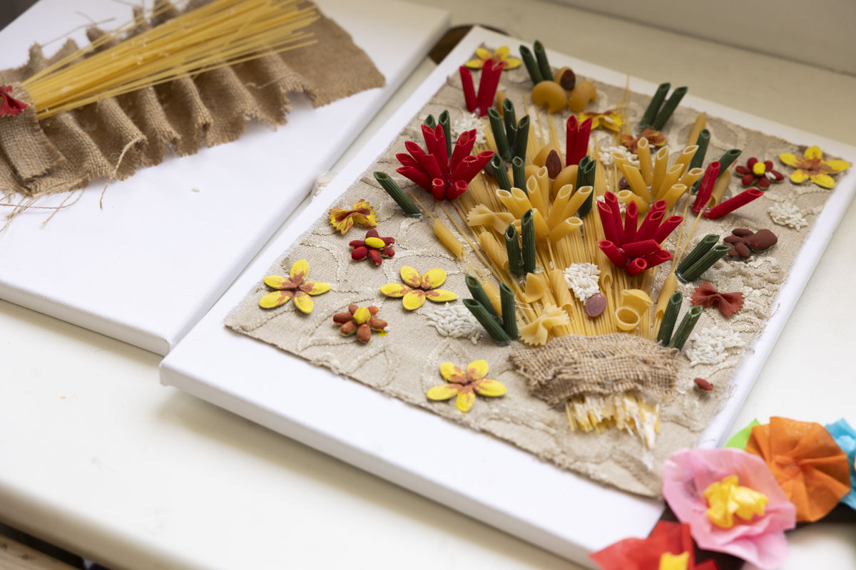 Όταν η μητρότητα φαντάζει βουνό το πρώτο που χρειάζεσαι είναι μια «Αγκαλιά»