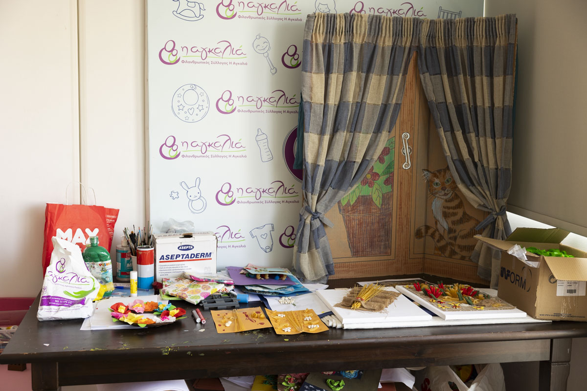 Όταν η μητρότητα φαντάζει βουνό το πρώτο που χρειάζεσαι είναι μια «Αγκαλιά»