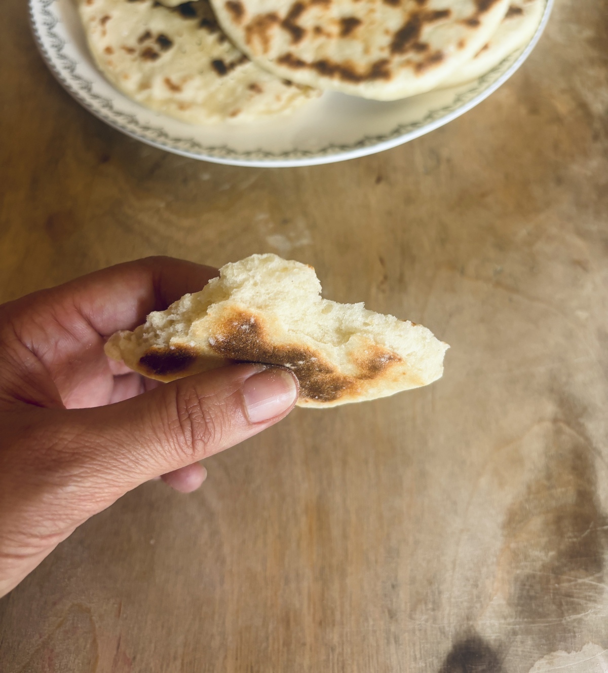 Φτιάξε πανεύκολες σπιτικές πίτες στο τηγάνι – για σουβλάκι, ντιπ ή σάντουιτς