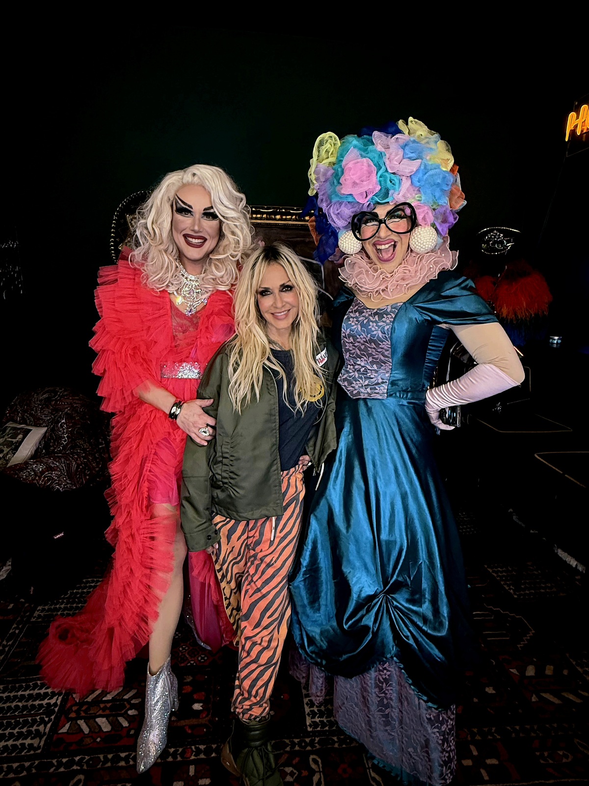 Οι Rainbow Mermaids με την Άννα Βίσση. 